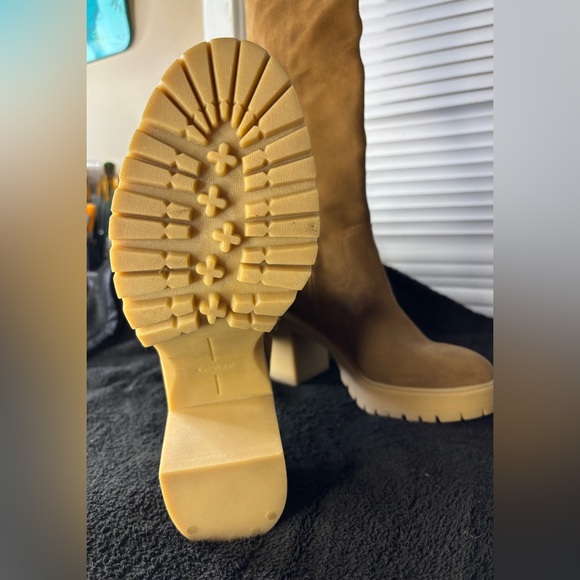 Brown suede boots - Picture 5 of 5